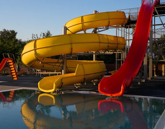 Бассейн с собственным аквапарком